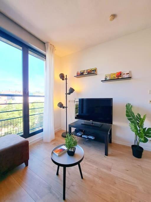 Le Valmy: Appartement Lumineux Au Pied Du Metro 리옹 외부 사진