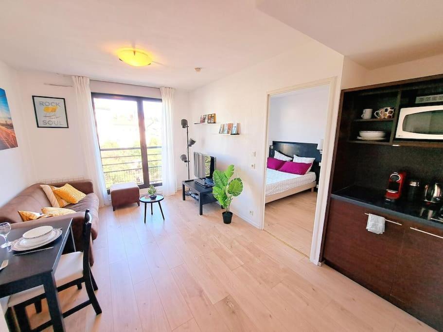 Le Valmy: Appartement Lumineux Au Pied Du Metro 리옹 외부 사진