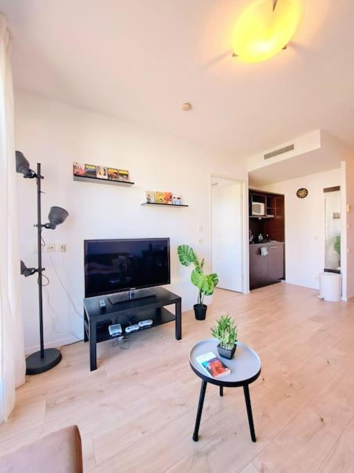 Le Valmy: Appartement Lumineux Au Pied Du Metro 리옹 외부 사진