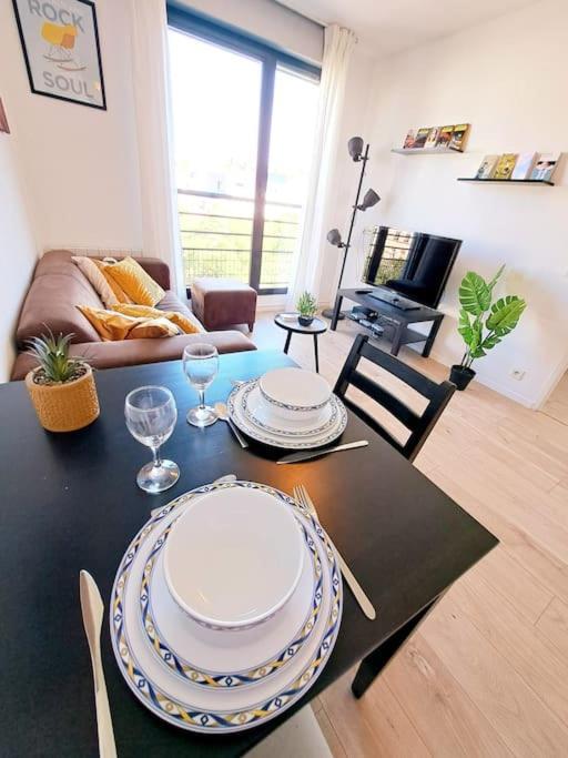 Le Valmy: Appartement Lumineux Au Pied Du Metro 리옹 외부 사진