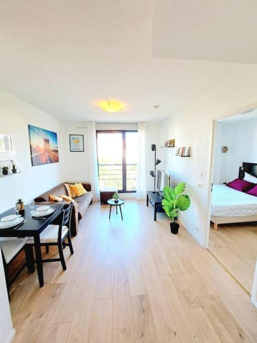 Le Valmy: Appartement Lumineux Au Pied Du Metro 리옹 외부 사진